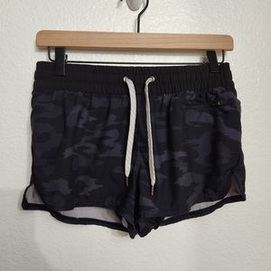 Vuori clementine shorts women's size small